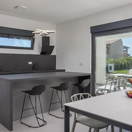 New! Luxury Epic 3 - 50 M2 Heated Pool Villa Juršići