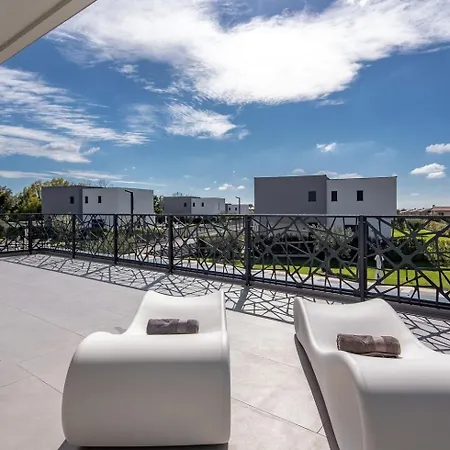 New! Luxury Solena 50 M2 Heated Pool