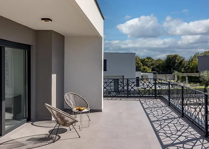 New! Luxury Solena 50 M2 Heated Pool