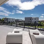 New! Luxury Solena 50 M2 Heated Pool