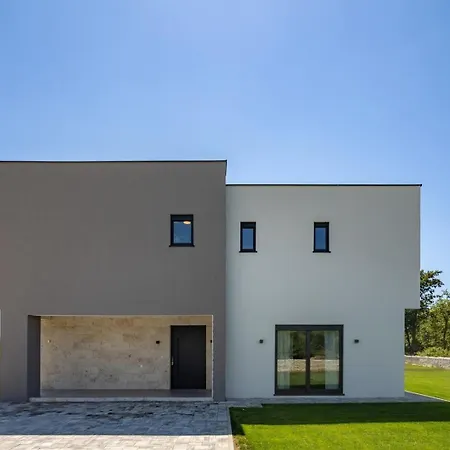 New! Luxury Epic 3 - 50 M2 Heated Pool