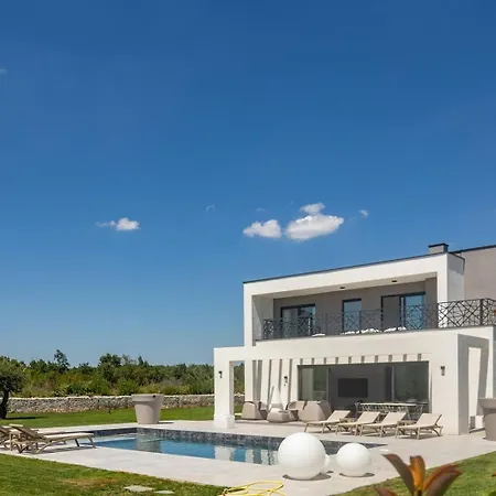 New! Luxury Epic 3 - 50 M2 Heated Pool Villa
