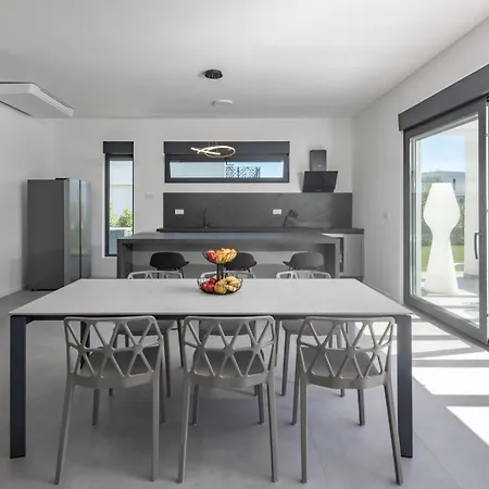New! Luxury Epic 3 - 50 M2 Heated Pool * Jursici