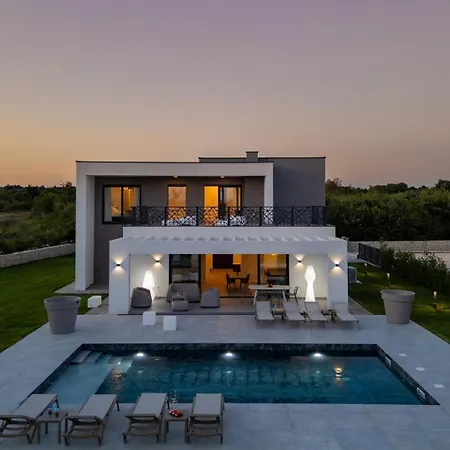 New! Luxury Epic 3 - 50 M2 Heated Pool